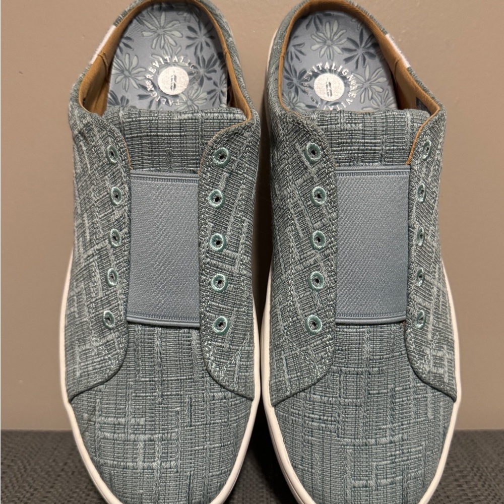 REVITALIGN Gray Flats with Elastic Panels and Cushioned Footbed